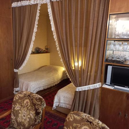 Ferienwohnung ,,Wohnen Wie Zu Grossmutter'S Zeiten'' Wina Bagian luar foto