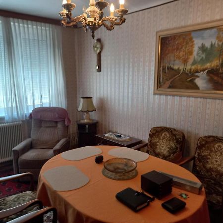 Ferienwohnung ,,Wohnen Wie Zu Grossmutter'S Zeiten'' Wina Bagian luar foto
