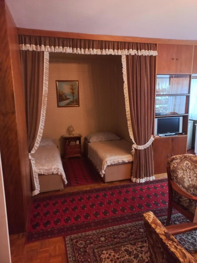 Ferienwohnung ,,Wohnen Wie Zu Grossmutter'S Zeiten'' Wina Bagian luar foto